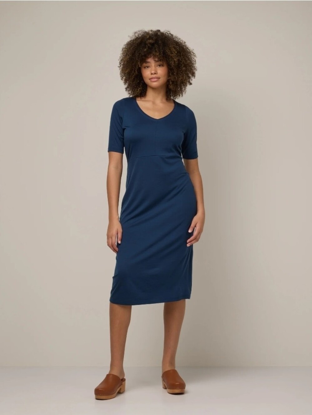 XL Wool& Marine Blue London V-Neck Midi Dress.